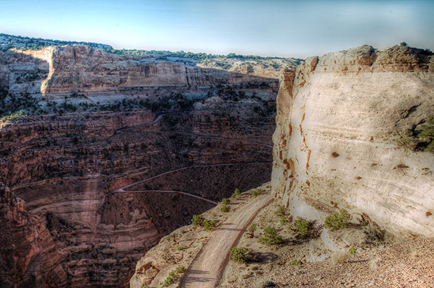 road into canyon 